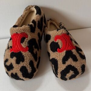 Leopard Sherpa Slides Platform Red Insignia